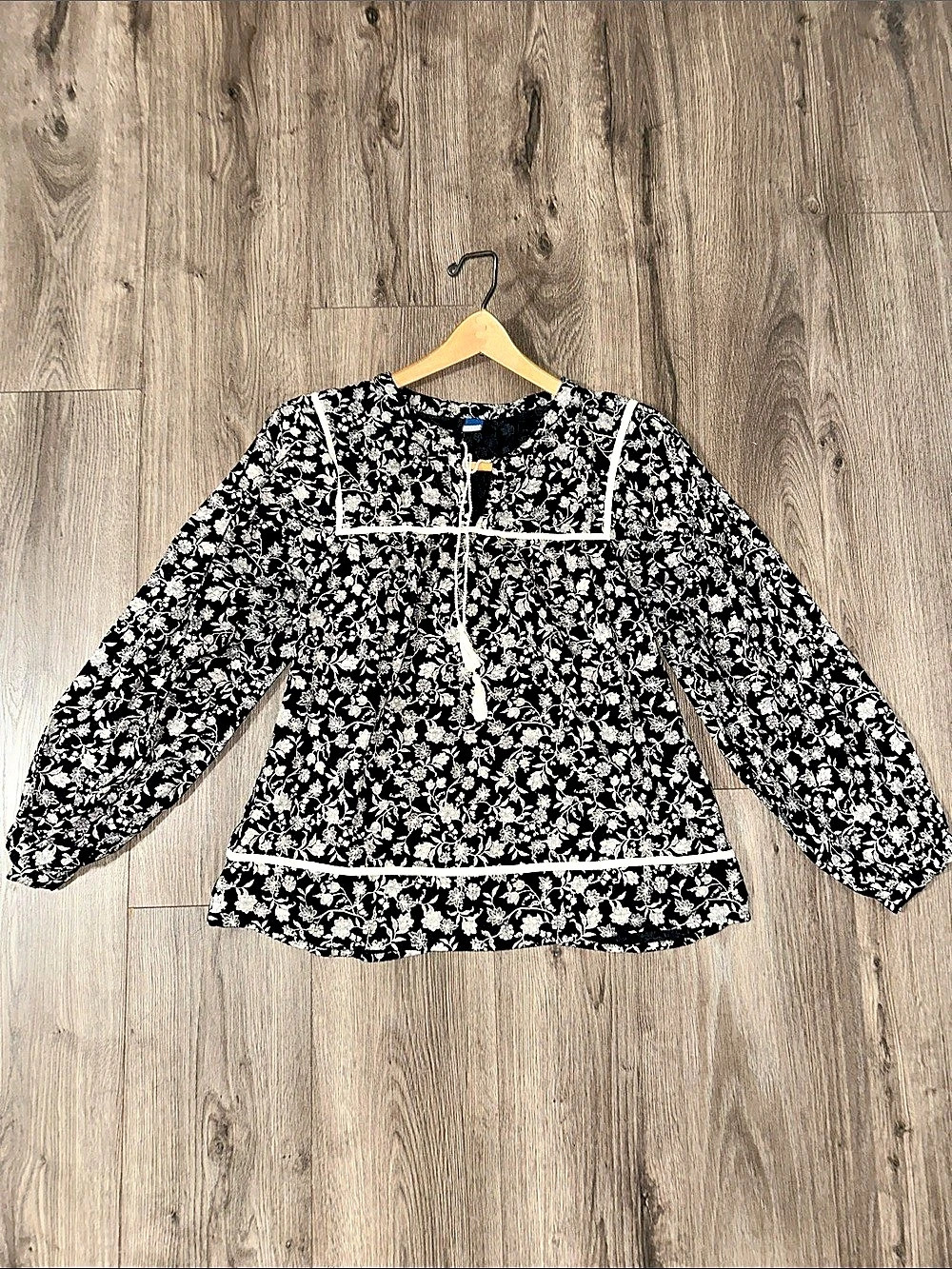 Old Navy Cotton Floral Blouse in Black & White